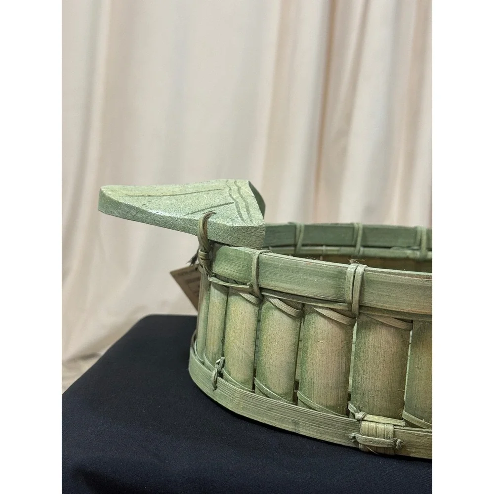 VTG Green Toyongan Duck Tray‎ Bamboo Rattan Basket Hand Carved Duck Finial